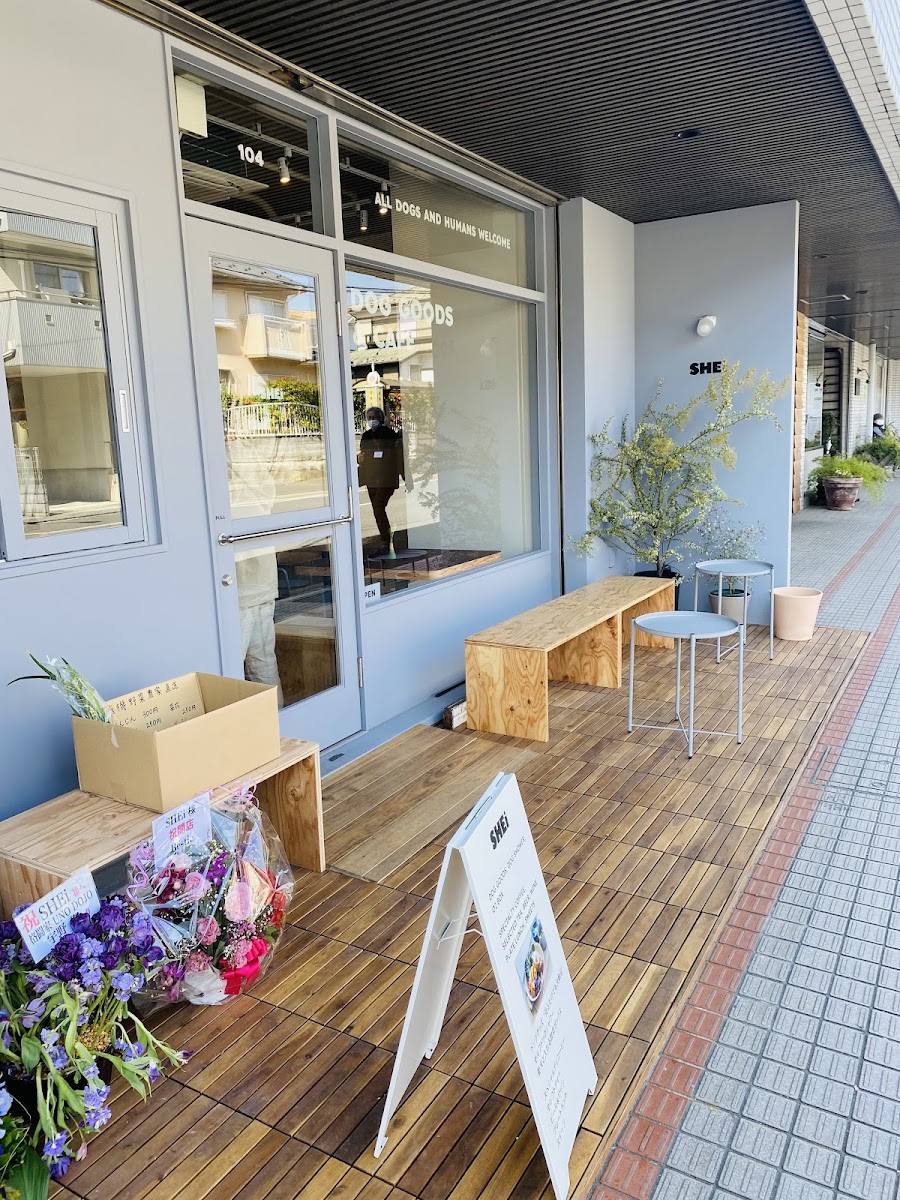 DOG GOODS & CAFE SHEiの写真